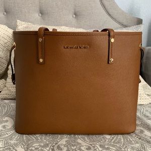 Michael Kors Large Jet Set Tote with Clutch